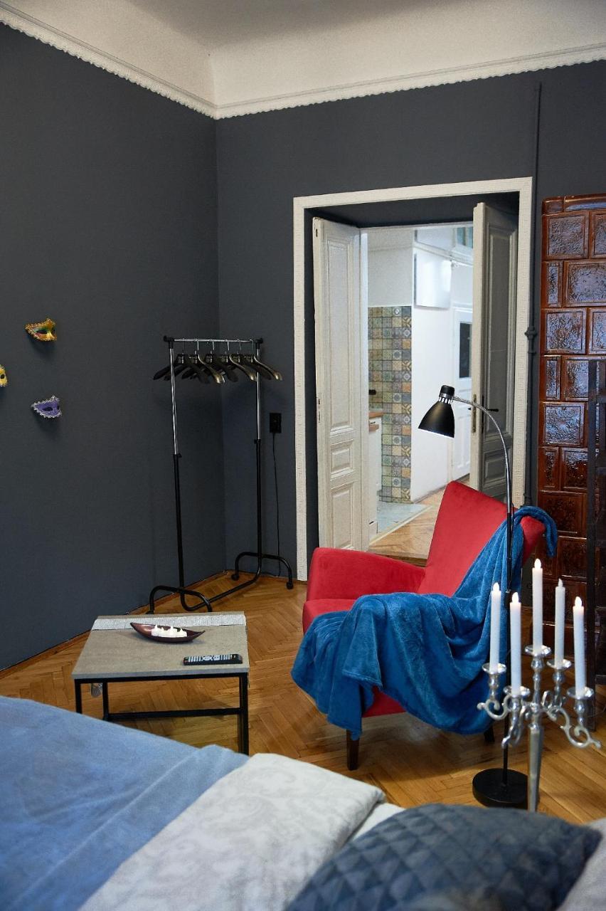 Stylish Apartments In The Center Лвив Екстериор снимка