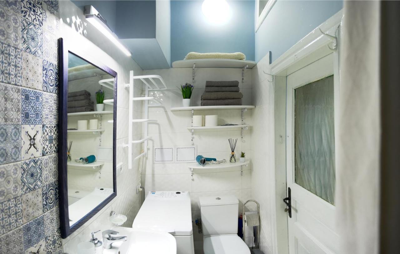 Stylish Apartments In The Center Лвив Екстериор снимка