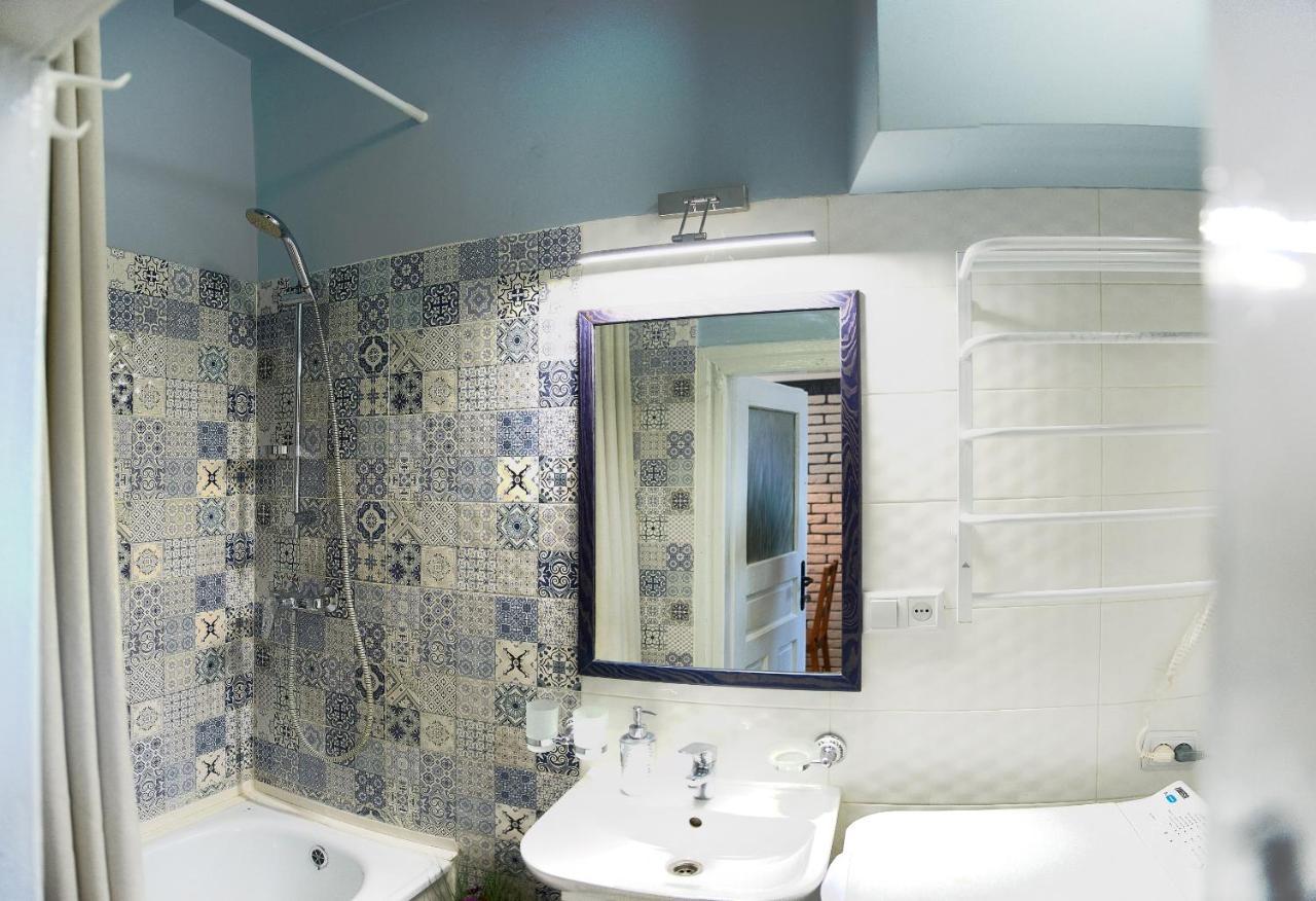 Stylish Apartments In The Center Лвив Екстериор снимка